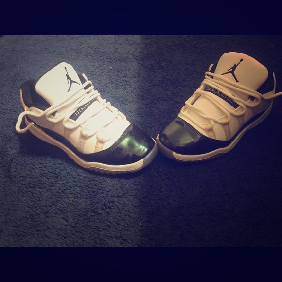 Jordan 11 low iridescent size 3